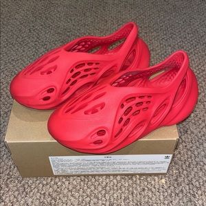 YEEZY FOAM RUNNER VERMILION